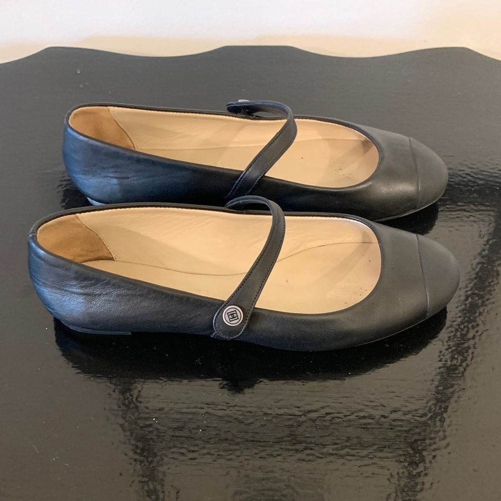 CHANEL Black Leather Mary Jane Flats with Signature Button Sz 36 - Picture 6 of 14